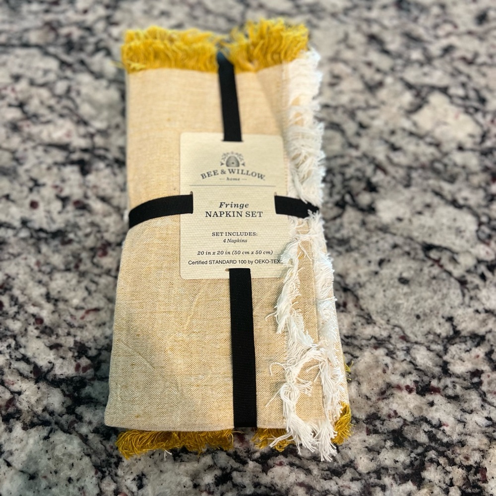 New Bee & Willow 4pk Fringe Napkins